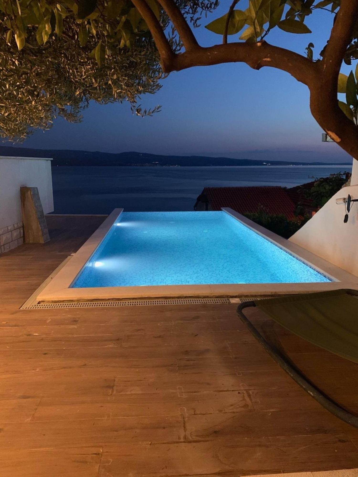 Apartments With Pool Vrdoljak Omiš Rom bilde