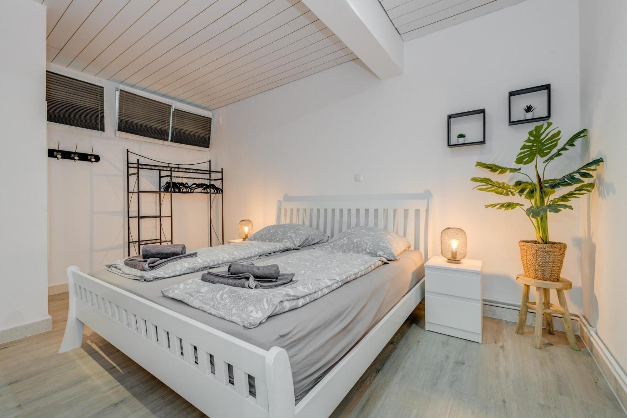Apartments With Pool Vrdoljak Omiš Rom bilde