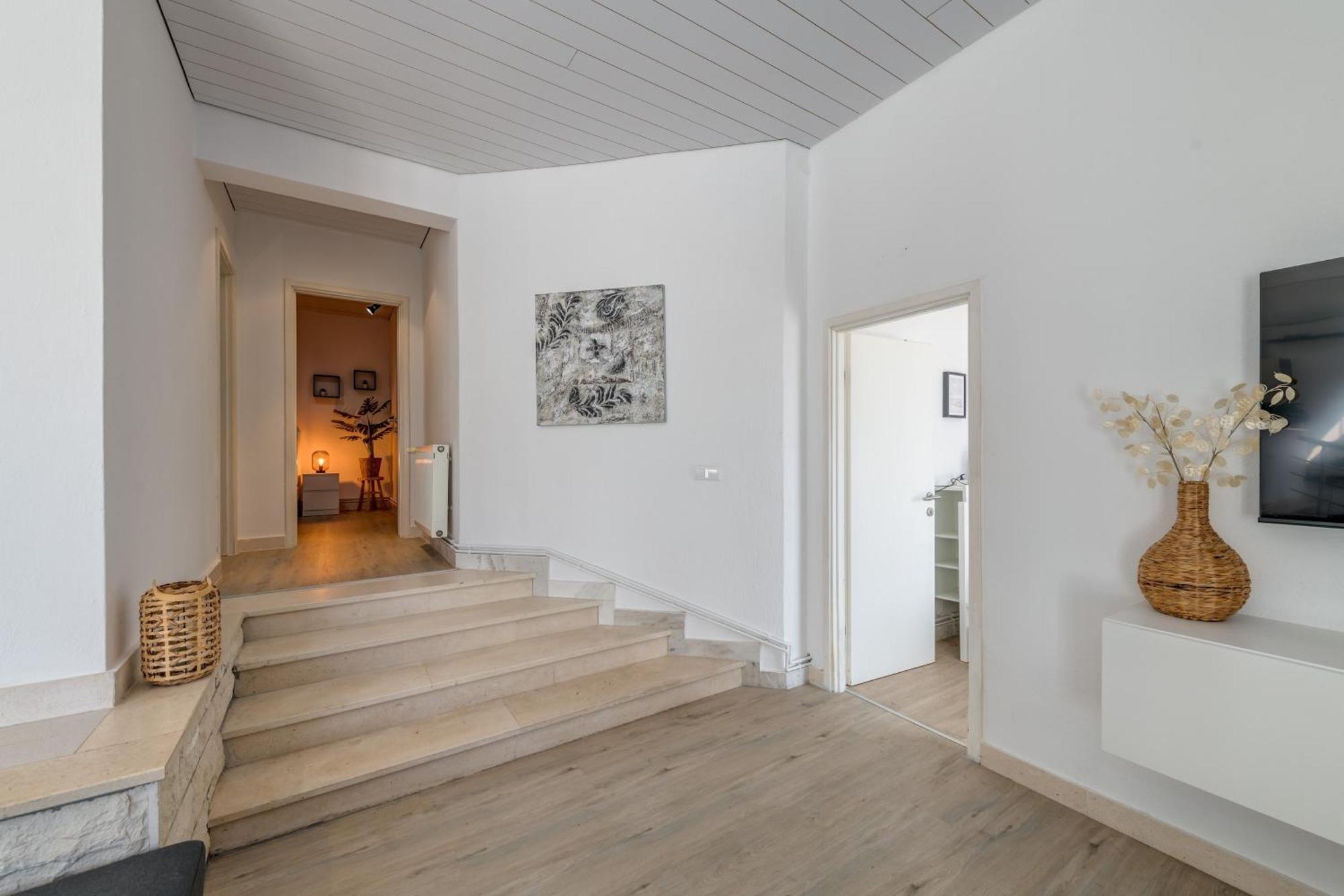 Apartments With Pool Vrdoljak Omiš Rom bilde