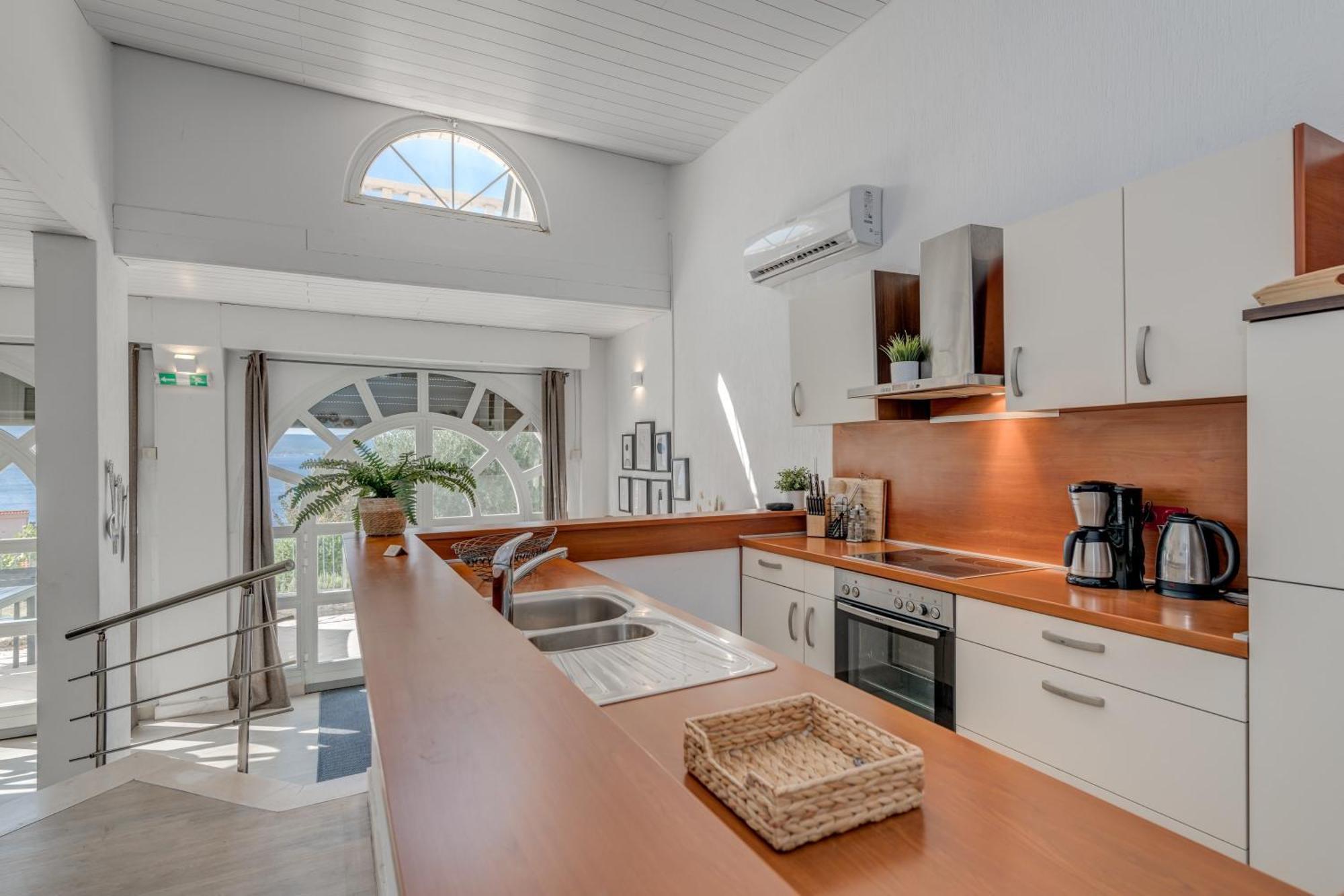 Apartments With Pool Vrdoljak Omiš Rom bilde
