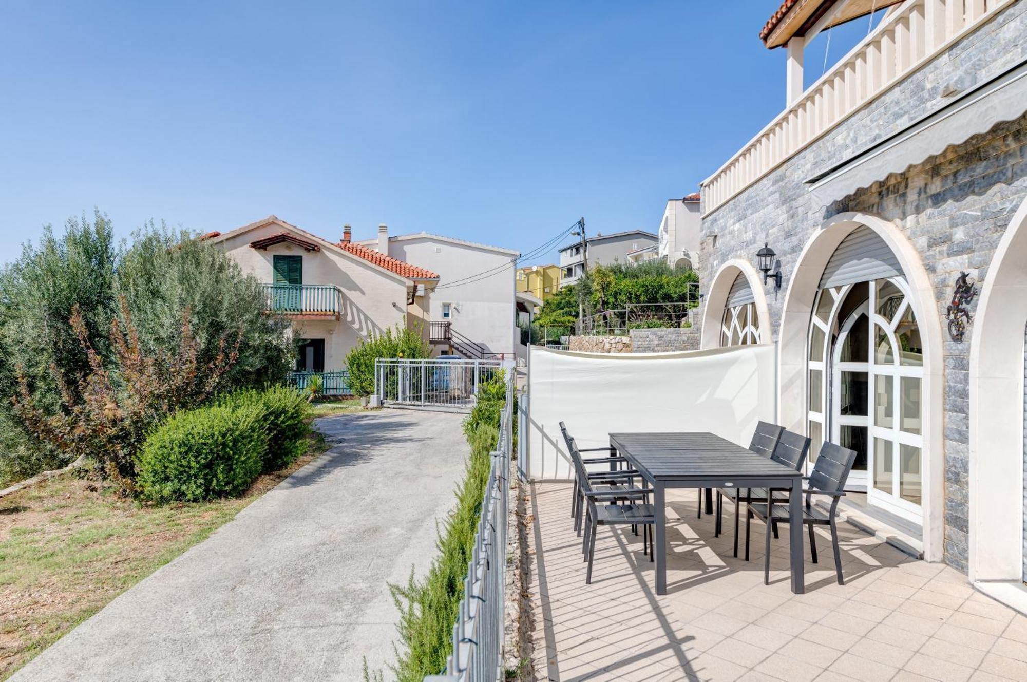 Apartments With Pool Vrdoljak Omiš Rom bilde