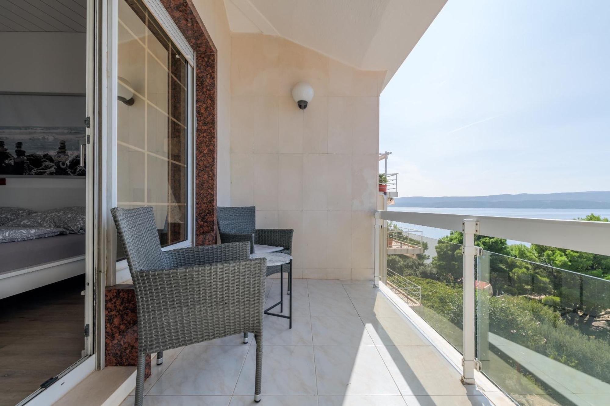 Apartments With Pool Vrdoljak Omiš Rom bilde