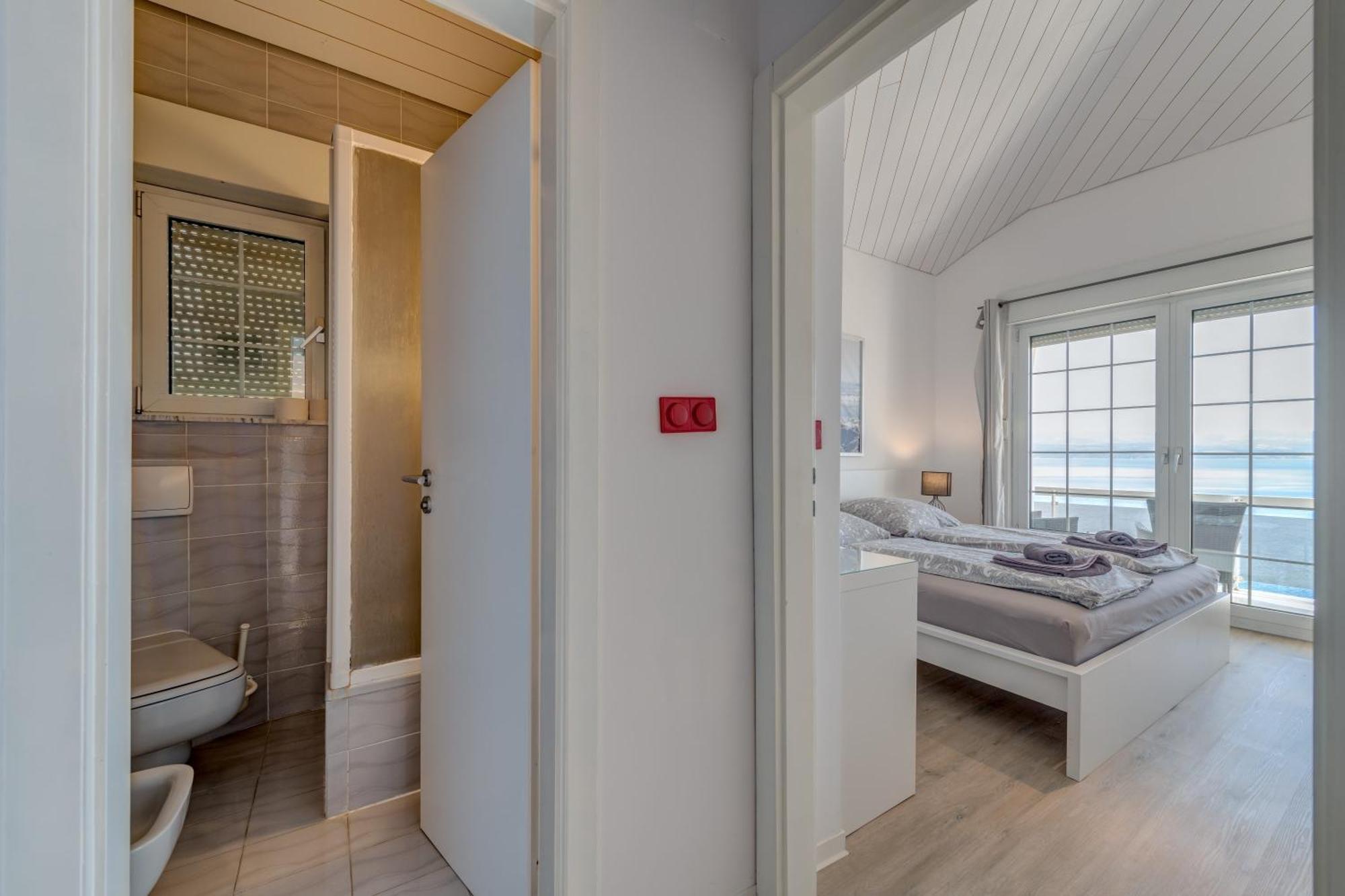 Apartments With Pool Vrdoljak Omiš Rom bilde