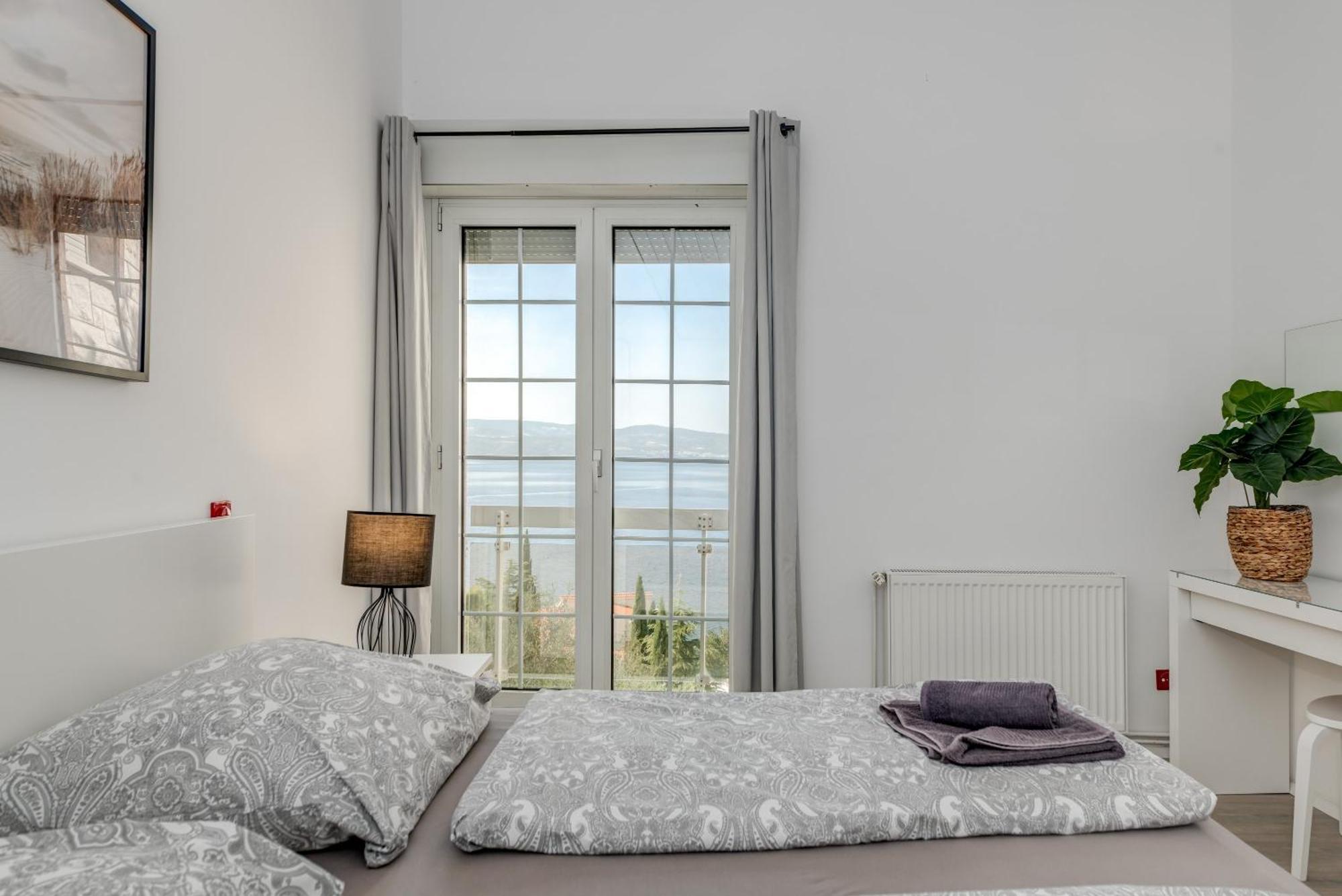 Apartments With Pool Vrdoljak Omiš Rom bilde