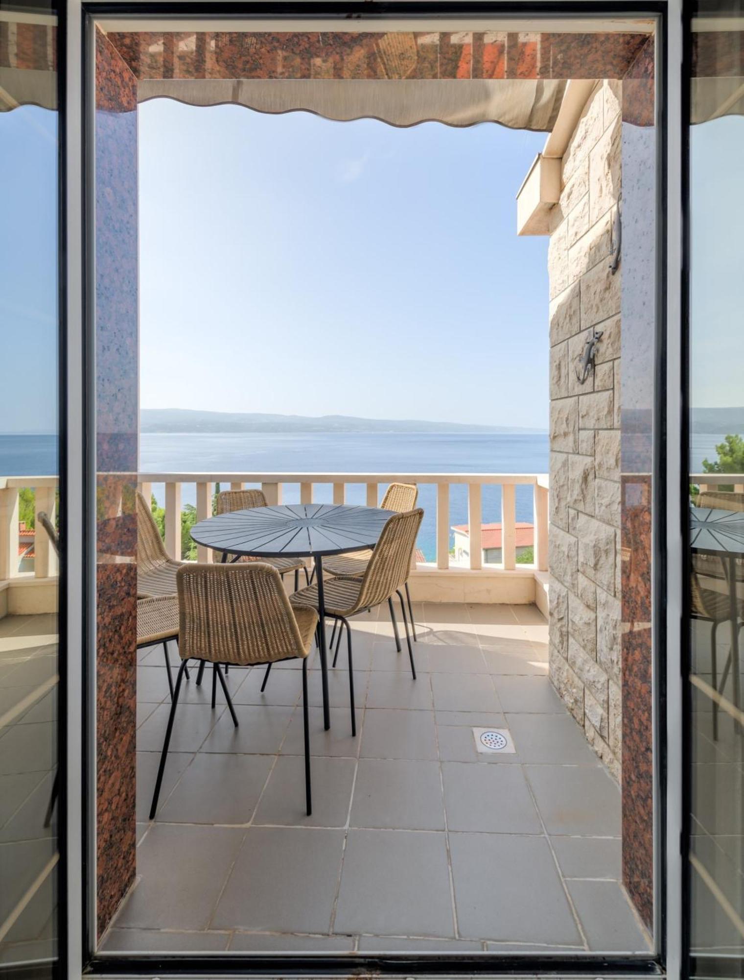 Apartments With Pool Vrdoljak Omiš Rom bilde