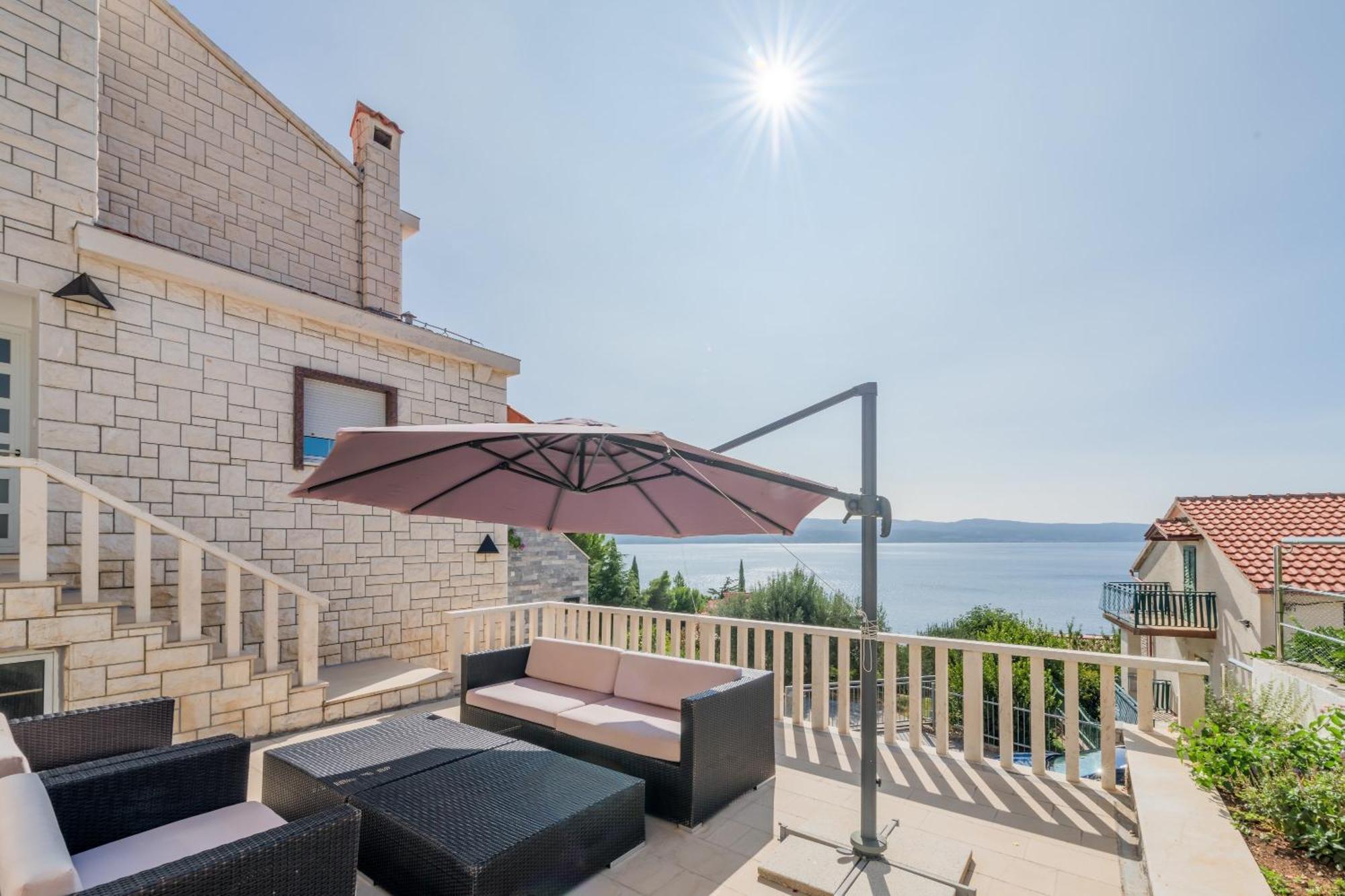 Apartments With Pool Vrdoljak Omiš Rom bilde